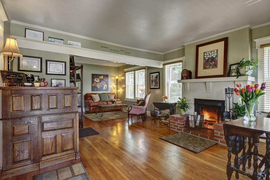 Hillcrest House Bed & Breakfast Сан Диего Екстериор снимка
